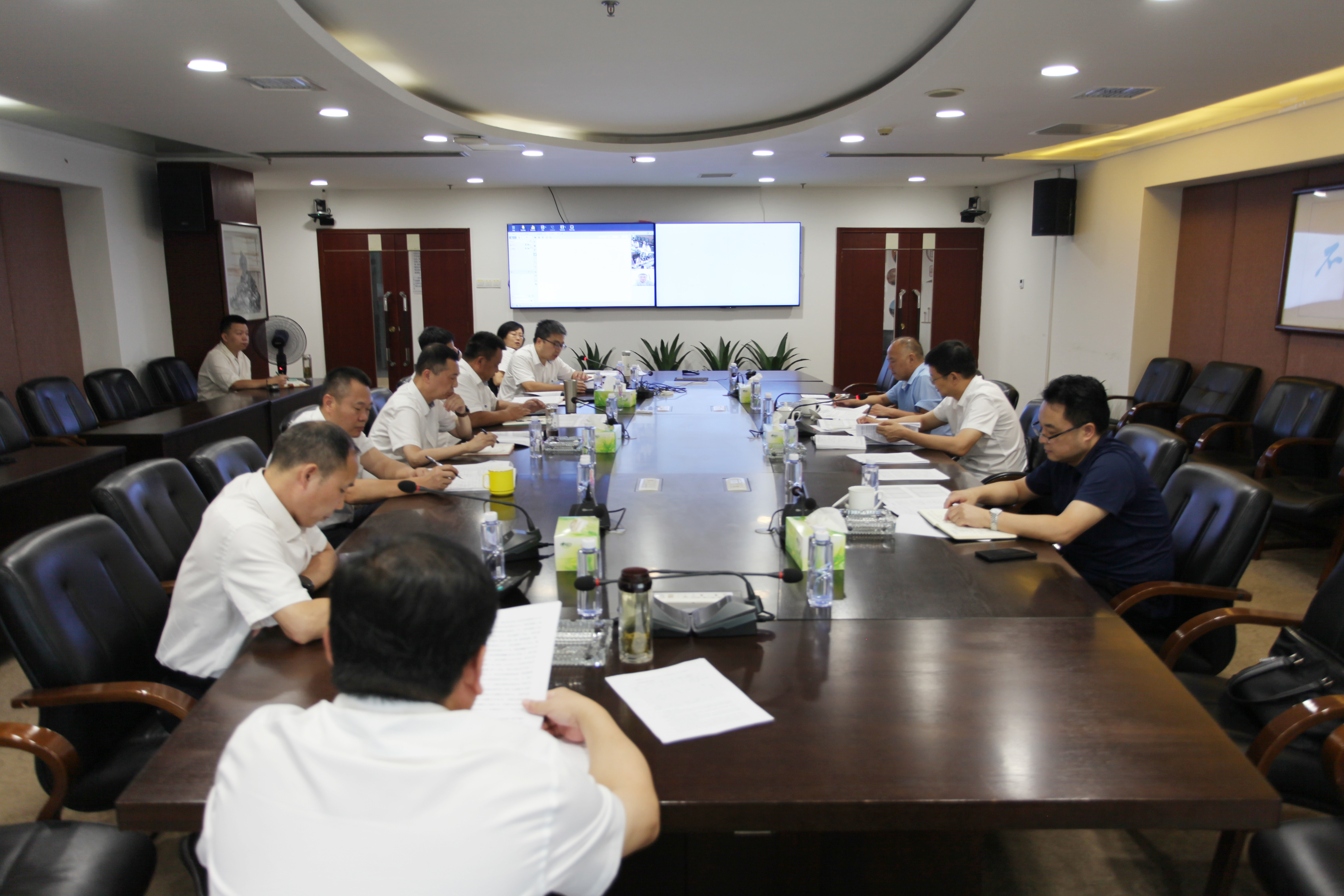 云南省现代农业责任党委副书记、总经理龚小波一行到yibo亿博体育调研指导工作